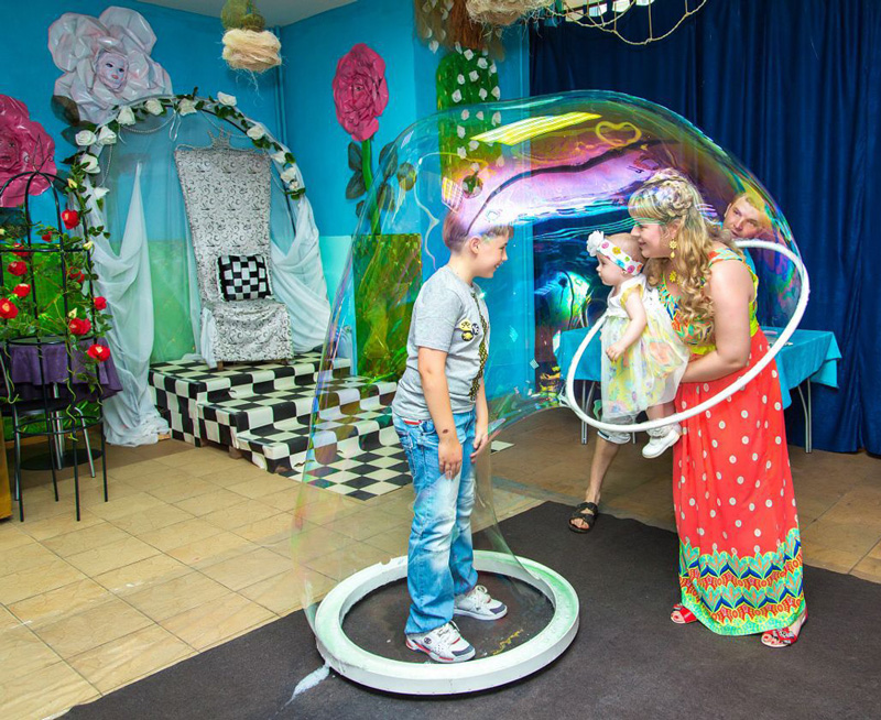 Шоу мыльных пузырей на детский день рождения в Москве